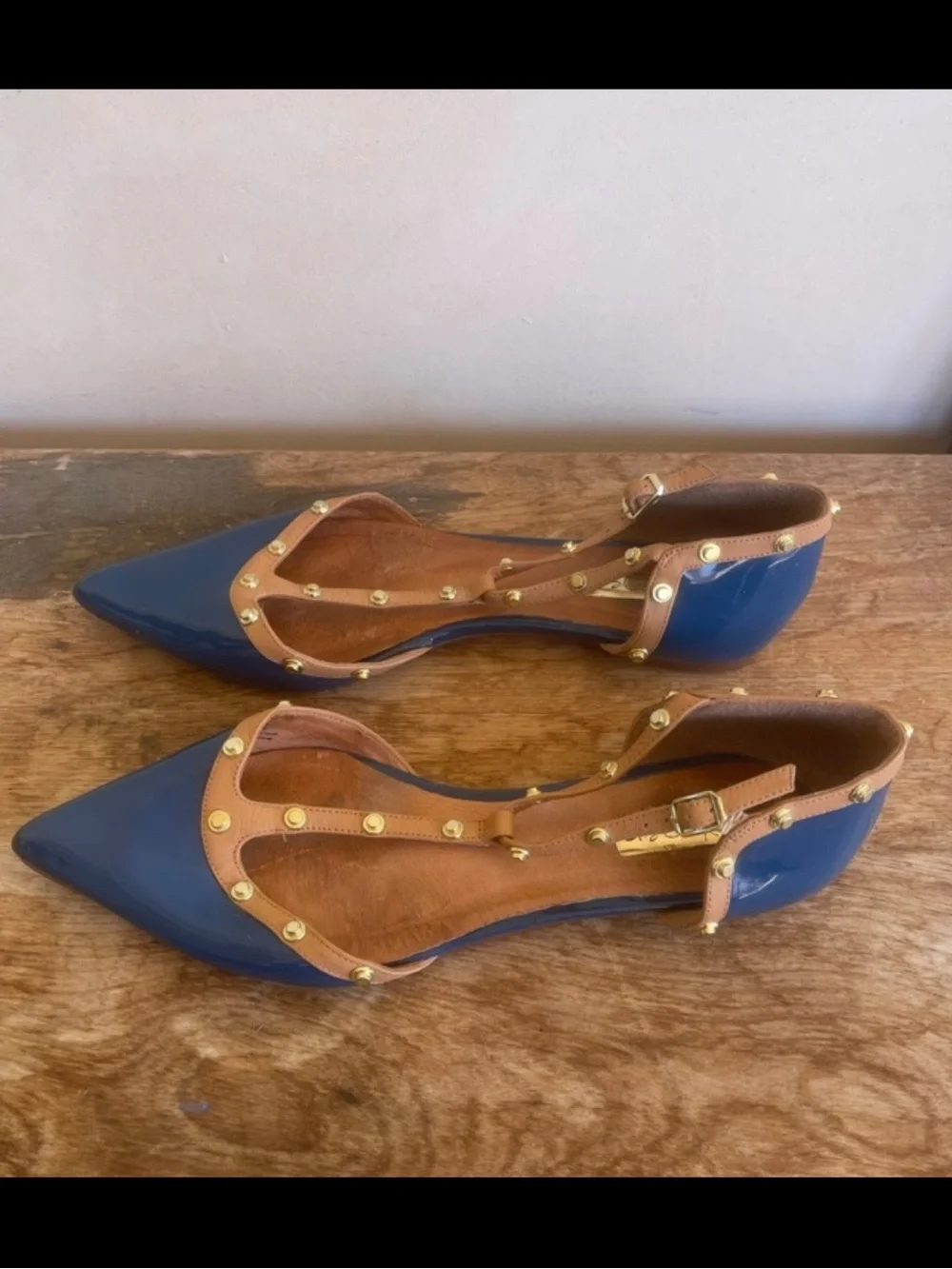 HALOGEN “Olsen” Blue Tan Gold Studded T-Strap Leather Pointed Toe Flats Sz 9.5 - Picture 9 of 11